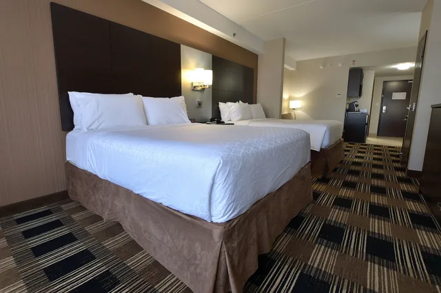 جناح بسريرين كوين بمنطقة جلوس، Holiday Inn Express And Suites Ottawa East Orleans 3/10