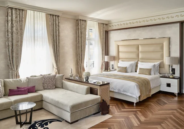 جناح جونيور ركني بسرير مزدوج وسريرين منفصلين، Grand Resort Bad Ragaz 1/5