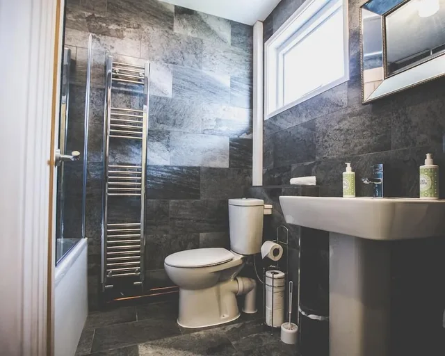 غرفة بسرير كينج، Royal George Hotel 2/3