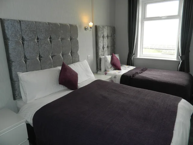 غرفة عائلية ثلاثية بسرير مزدوج وسرير فردي بإطلالة على البحر، Ocean Bay Hotel 1/5