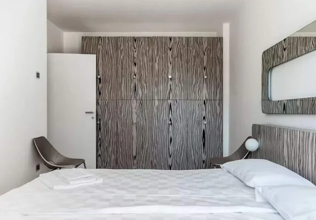 شقة رومانسية بسرير مزدوج بإطلالة على المسبح بشرفة بغرفة نوم واحدة، Golfo Gabella 4/10