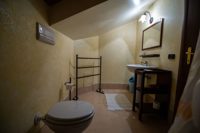 غرفة رباعية بسرير كوين وسريرين منفصلين لذوي الإعاقة، Agriturismo San Basilio 9/9