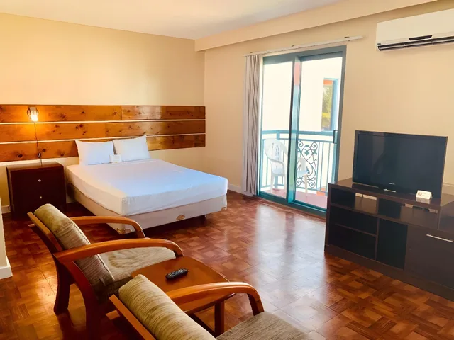 استوديو بإطلالة على المسبح بمطبخ صغير، Garden Villa Hotel 1/1
