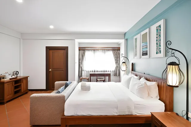 غرفة تنفيذية بإطلالة على المسبح، Villa Sanpakoi 1/2
