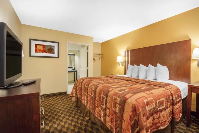 غرفة قياسية بسرير كينج، Motel6 Little Rock, AR - Airport 6/10