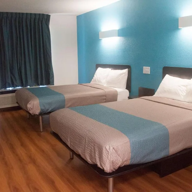 غرفة رباعية للمدخنين، Motel6 Raleigh, NC - North 2/10