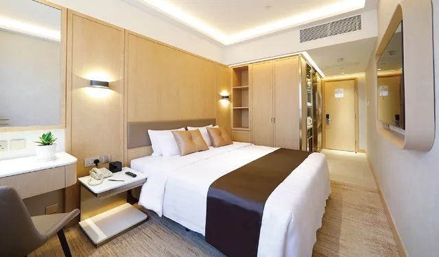 City, King Bed, with View, Club Floor، B P International 1/1