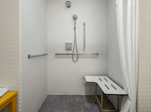 غرفة بسرير كينج لذوي الإعاقة، Hampton Inn & Suites Richmond/Glenside 4/4