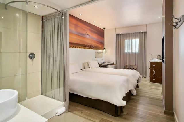 غرفة بسريرين منفصلين، Protea Hotel By Marriott O R Tambo Airport 4/11