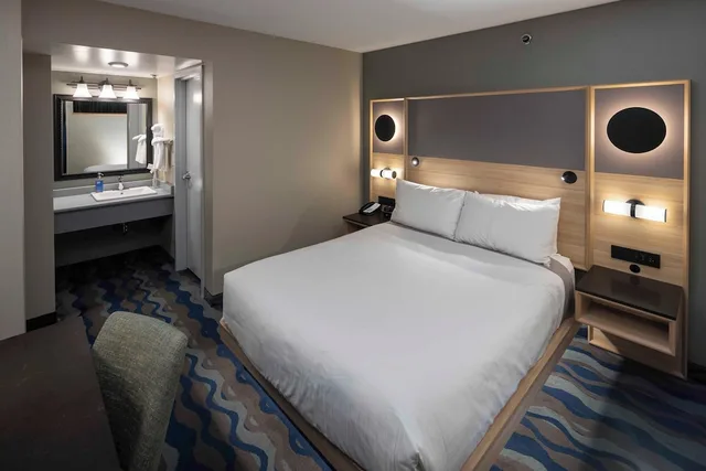 جناح جونيور بسرير كوين مع أريكة، Accent Inns Victoria 2/4