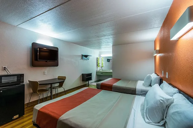 غرفة قياسية بسريرين كوين، Motel6 Cleveland, TX 3/10