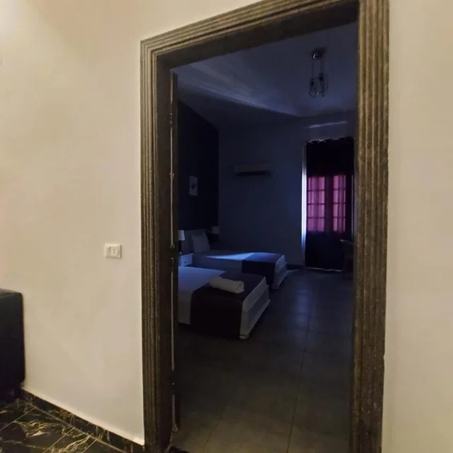 جناح جونيور عائلي، Gresham 7/7