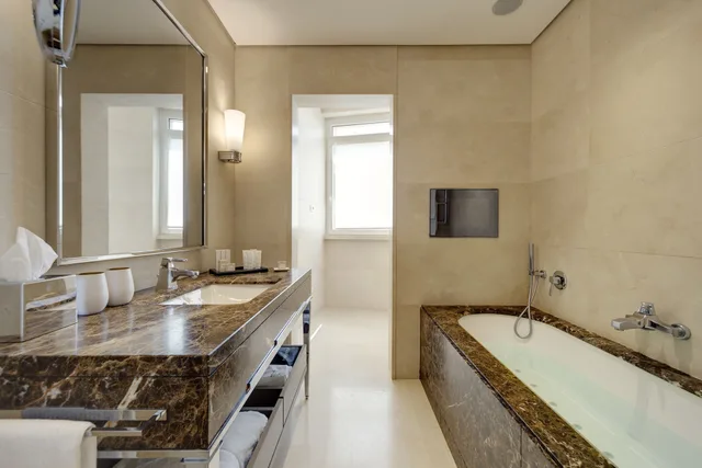 Presidential, Suite, King Bed, Terrace, Melia Genova 10/10