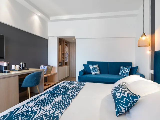 غرفة بسرير مزدوج بإطلالة على البحر، Mercure Rhodes Alexia Hotel & Spa 1/2