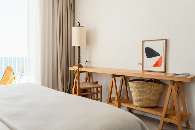 جناح عائلي بسريرين مزدوجين بإطلالة على البحر مع أريكة، Hotel Les Roches Rouges 3/7