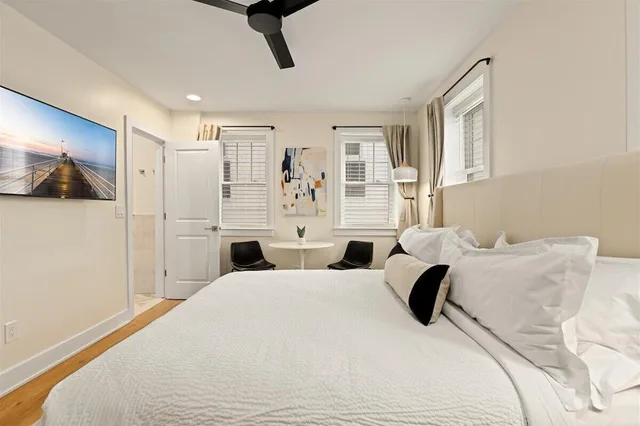 غرفة بريميير بسرير كينج، Surrey Beach House 1/9