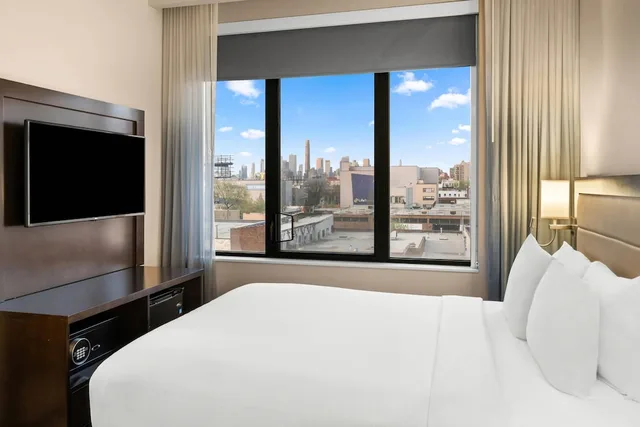 غرفة بسرير كوين بشرفة، Comfort Inn Prospect Park-Brooklyn 4/9