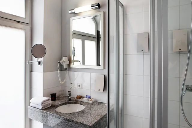 غرفة قياسية ثلاثية، Ramada By Wyndham Frankfurt Central Station 3/3