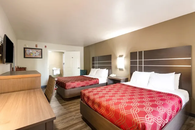غرفة بسريرين كوين لذوي الإعاقة، Econo Lodge Inn & Suites Murfreesboro Shopping District 1/6
