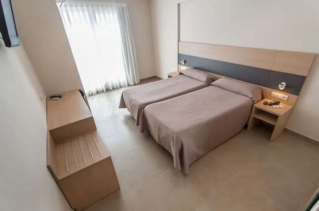 غرفة بسريرين منفصلين، Hotel San Luis 1/7