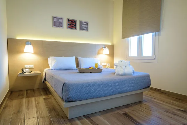 استوديو بريميوم، Grecian Castle Hotel 6/8