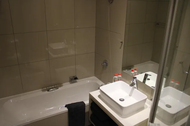غرفة سوبيريور بسرير مزدوج أو سريرين منفصلين بإطلالة على المسبح، Caledon Hotel Spa And Casino 5/9