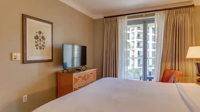 غرفة بغرفتي نوم بإطلالة جزئية على البحر، OUTRIGGER Honua Kai Resort & Spa 2/8