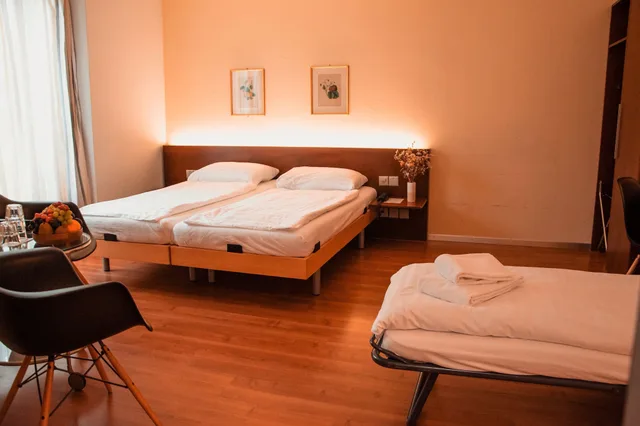 غرفة ثلاثية بسرير كينج وسرير فردي، Hotel Restaurant Goldener Schlussel Bern 2/3