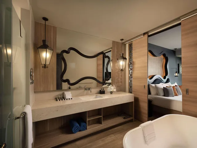 غرفة ديلوكس بسرير مزدوج بإطلالة على الجبل، Avista Grande Phuket Karon MGallery 9/10
