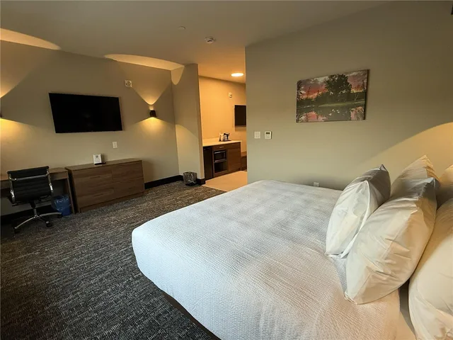 جناح بسرير كينج مع أريكة، Best Western Plus Neepawa Hotel 1/2