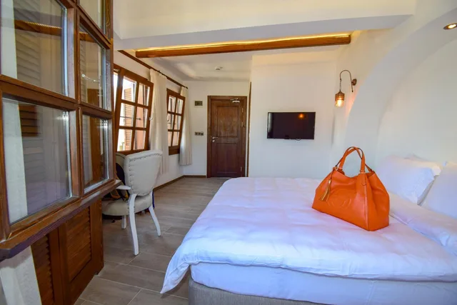 غرفة بسرير مزدوج بإطلالة على البحر بشرفة، Mets Boutique Hotel 1/7