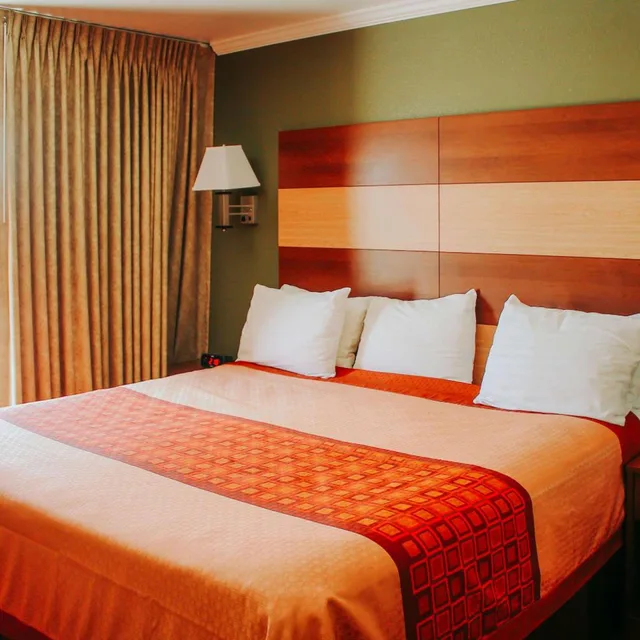 جناح تنفيذي بسرير كينج، Rodeway Inn & Suites Lake Havasu City 6/10