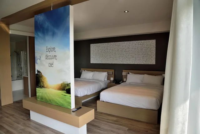 Suite, 2 Queen Beds, Golf Course View, Bathtub، La Cache Du Golf 2/3