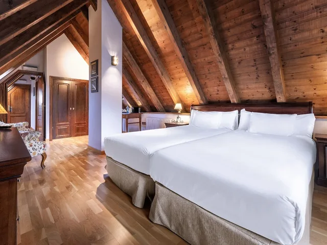 جناح بسرير كينج مع أريكة، Hotel de Tredos Baqueira Affiliated by Melia 1/7