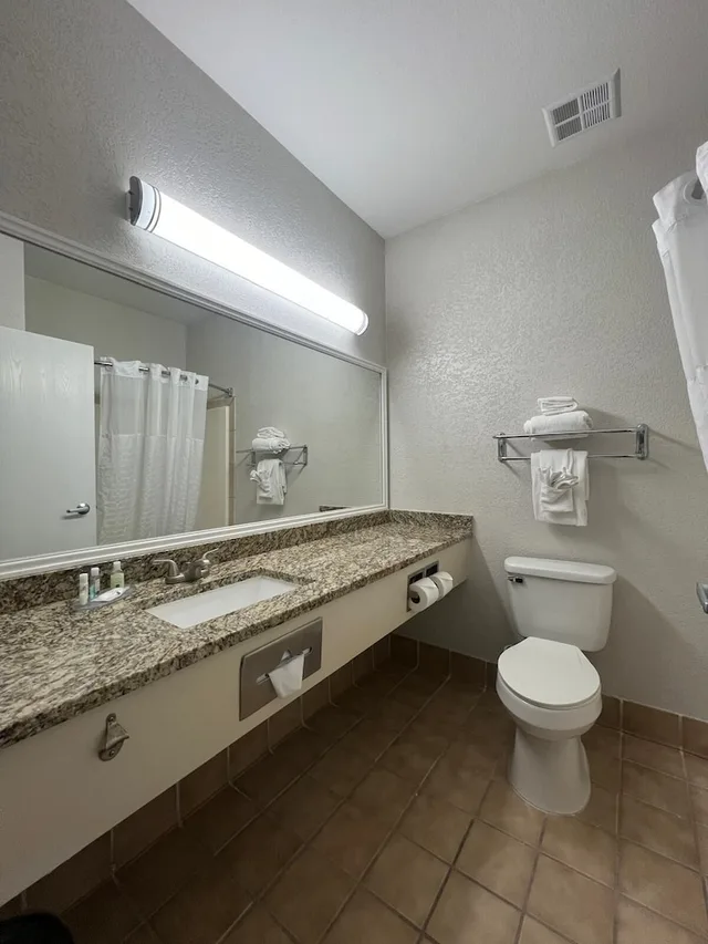جناح بسرير كينج بجاكوزي، Quality Inn & Suites Loveland 8/9