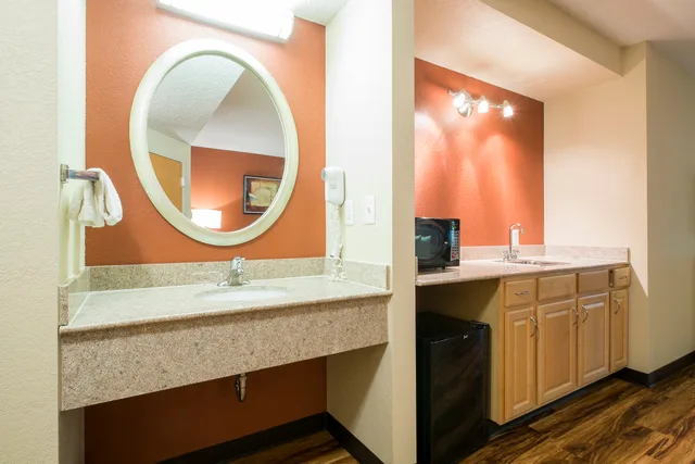 جناح بسرير كينج للمدخنين، Red Roof Inn & Suites Philadelphia - Bellmawr 10/10