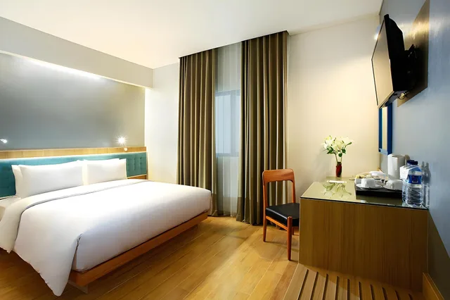 Superior, Queen Bed, No Window، Hotel Santika Kelapa Gading 2/2