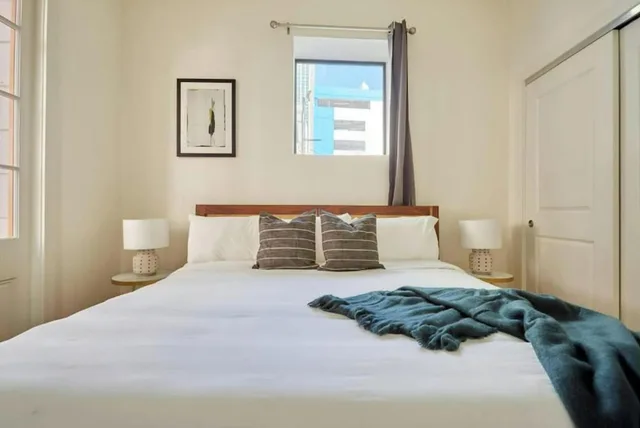Guest Room, Queen Bed, Shared Kitchen، The Louie Hotel New Orleans, Belvilla District 6 Formerly Sonder 1/10