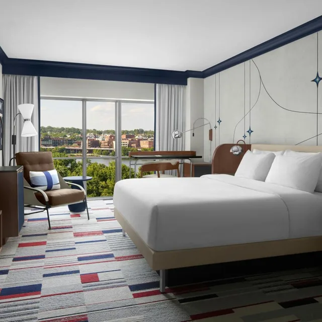 Superior, King Bed, Le Meridien Arlington 6/8