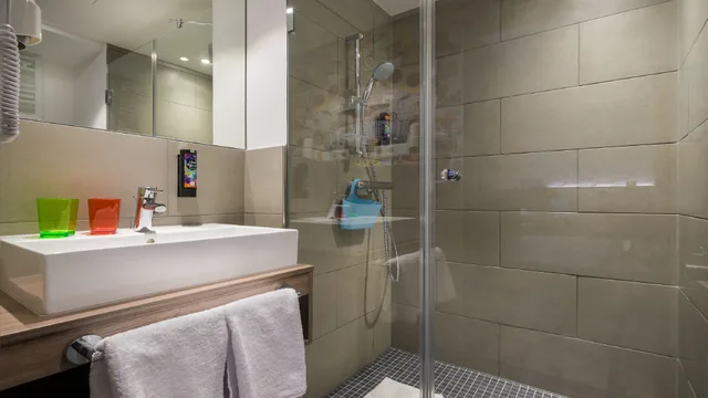 Standard, Queen Bed, Balcony, Holiday Inn - the niu, Welly Kiel by IHG 3/4
