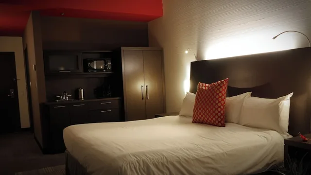 لوفت تنفيذي، Grand Times Hotel Sherbrooke 2/6