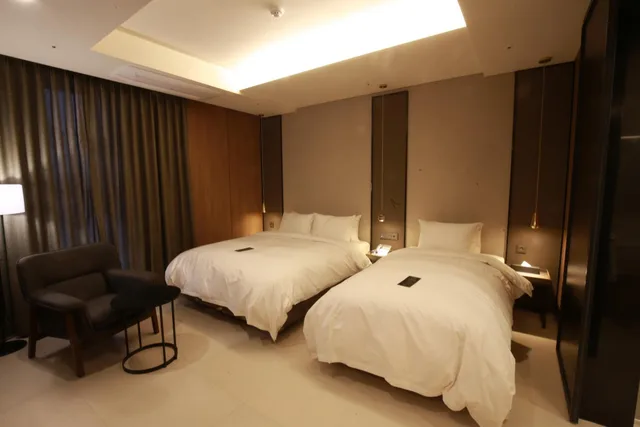 جناح جونيور، Hotel East9 1/4