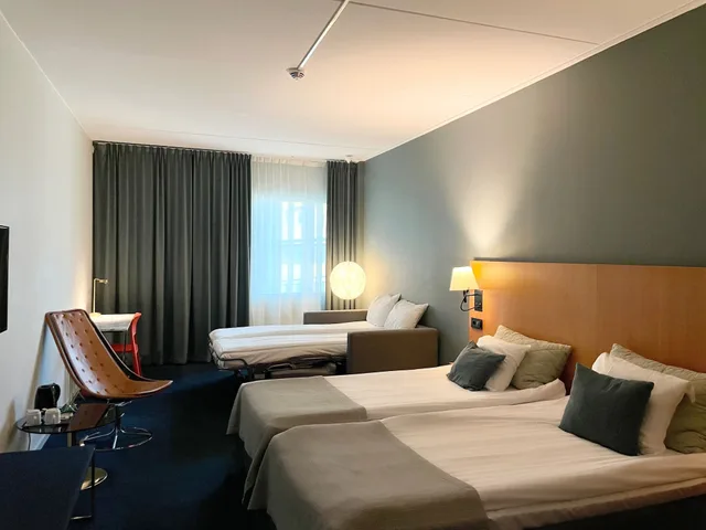 غرفة سوبيريور بسريرين منفصلين مع أريكة، Quality Globe Hotel 1/5