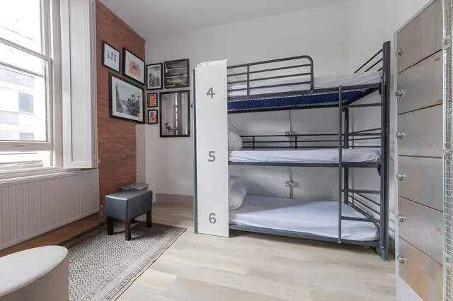 Mixed Dorm, 12 Beds، Publove the Green Man Hostel 1/1