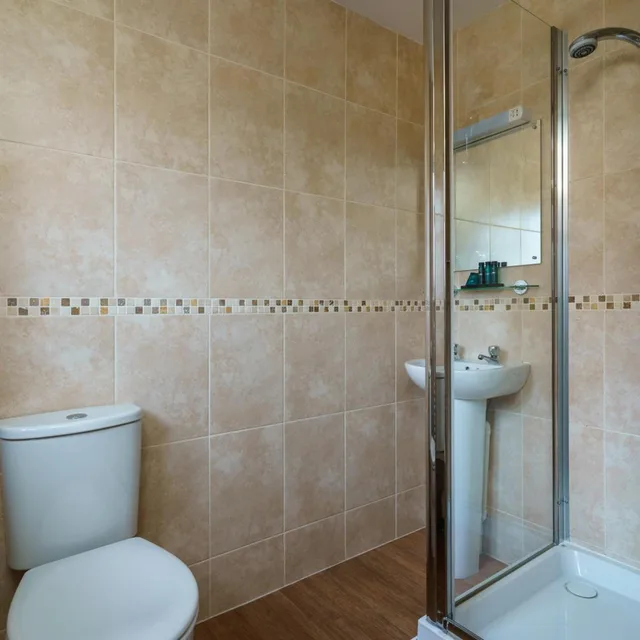 غرفة رباعية بحمام خاص، St Andrews Hotel B B 6/7