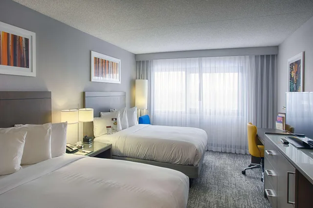 Deluxe, Queen Bed, DoubleTree by Hilton Denver - Westminster 1/2