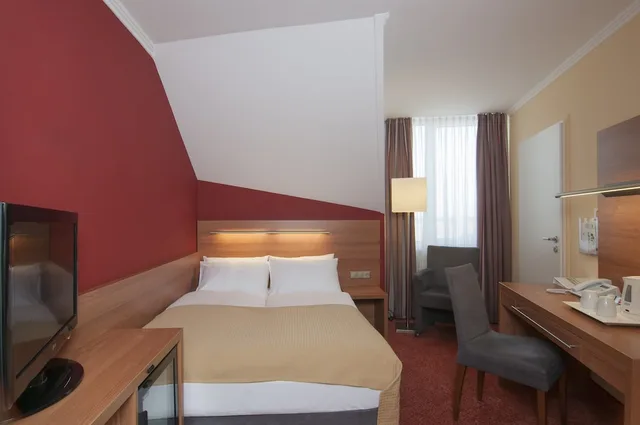 غرفة قياسية بسرير مزدوج، Holiday Inn Munchen Unterhaching 5/7