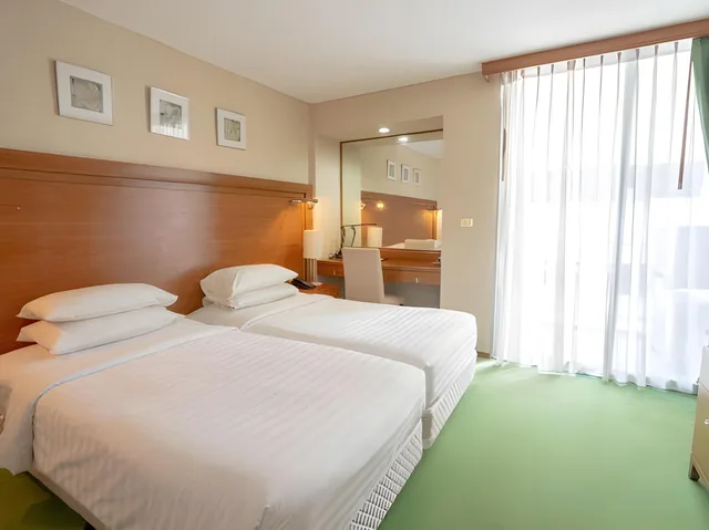 1 Bedroom, Suite, Twin Beds, At Ease Saladaeng By Aetas 1/2