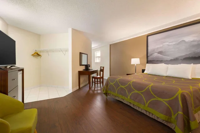 جناح استوديو بسرير كينج، Super 8 By Wyndham Prince George 2/2