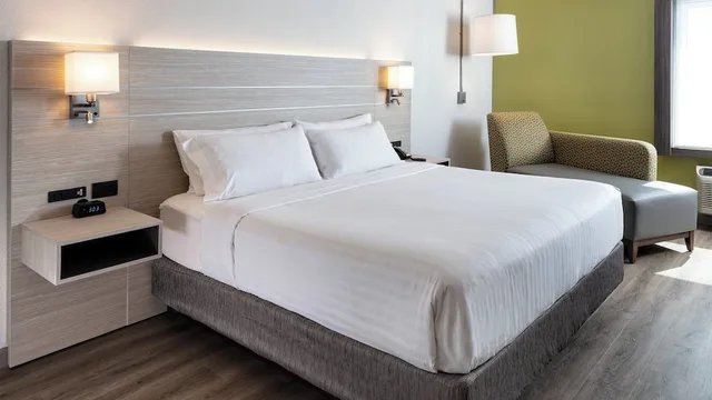 غرفة قياسية بسرير كينج، Holiday Inn Express Quebec 3/8